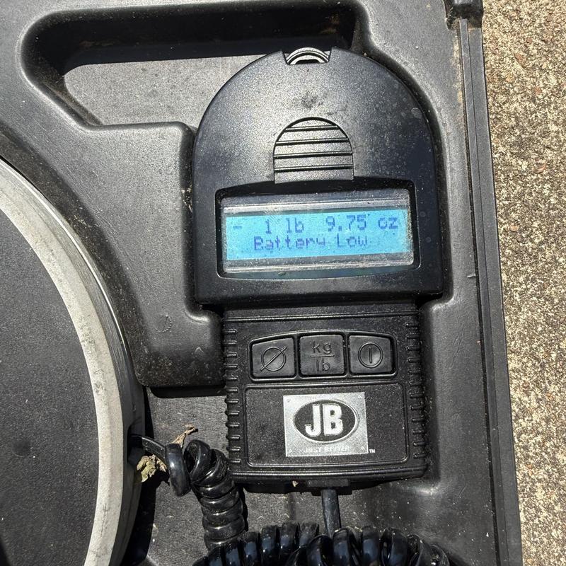 Refrigerant scale showing low battery during HVAC service Refrigerant scale showing low battery during HVAC service