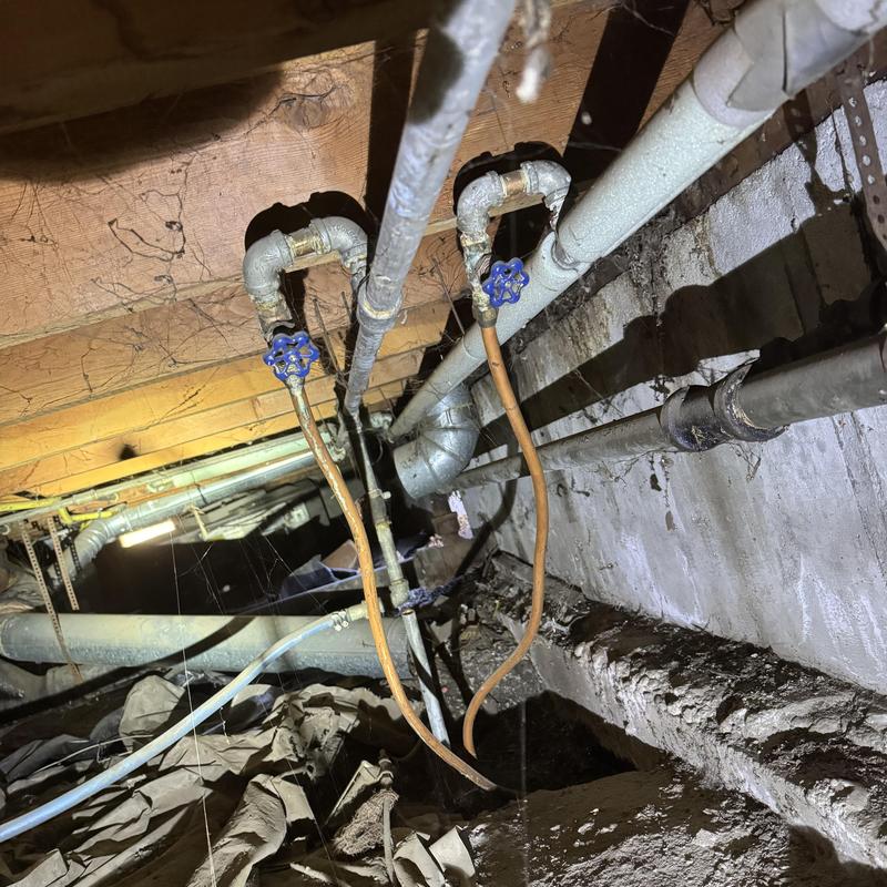 Water heater galvanized supply lines with shutoff valves Water heater galvanized supply lines with shutoff valves