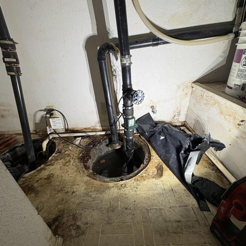 Sump pump pit with plumbing and diagnostic setup