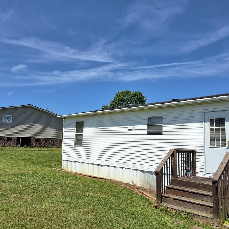 Manufactured home vinyl siding with wooden steps Manufactured home vinyl siding with wooden steps