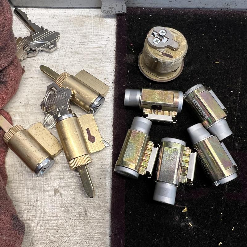 Business door lock cylinders and keys for rekeying