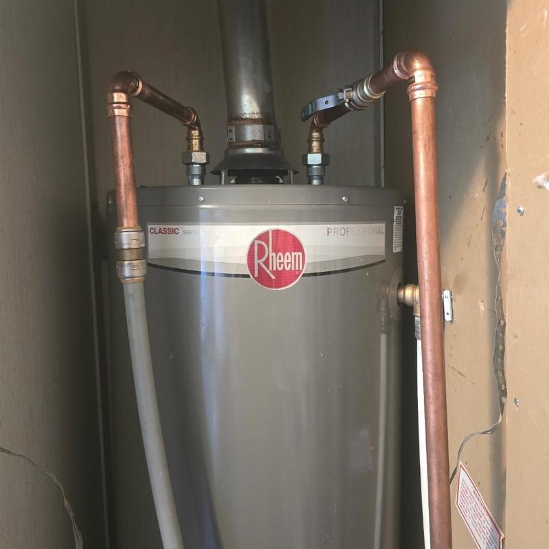 Rheem 40-gallon water heater with copper piping Rheem 40-gallon water heater with copper piping