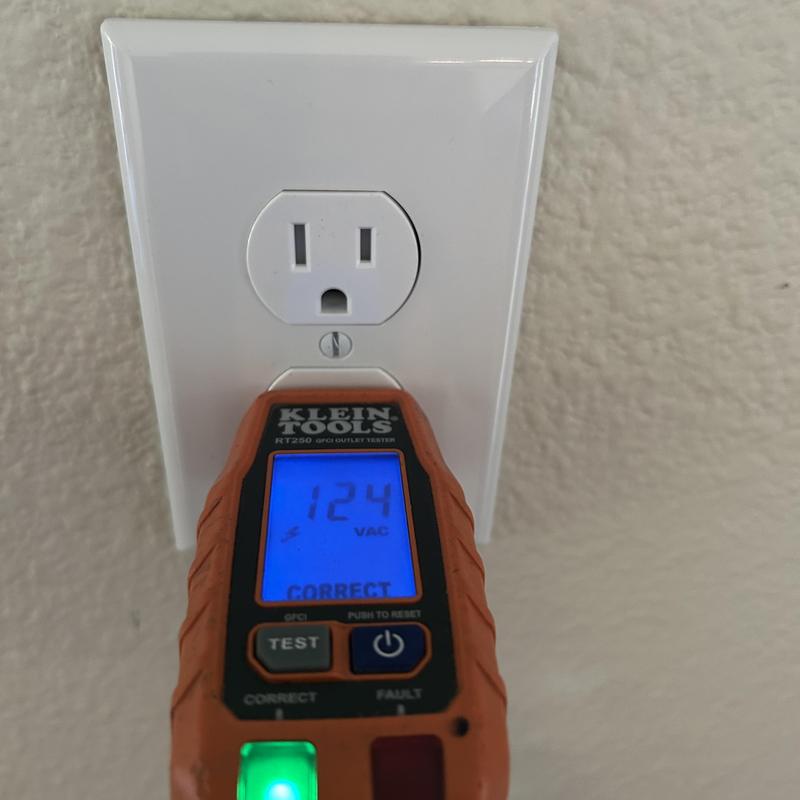 Tamper-resistant 15 amp outlet with tester reading Tamper-resistant 15 amp outlet with tester reading