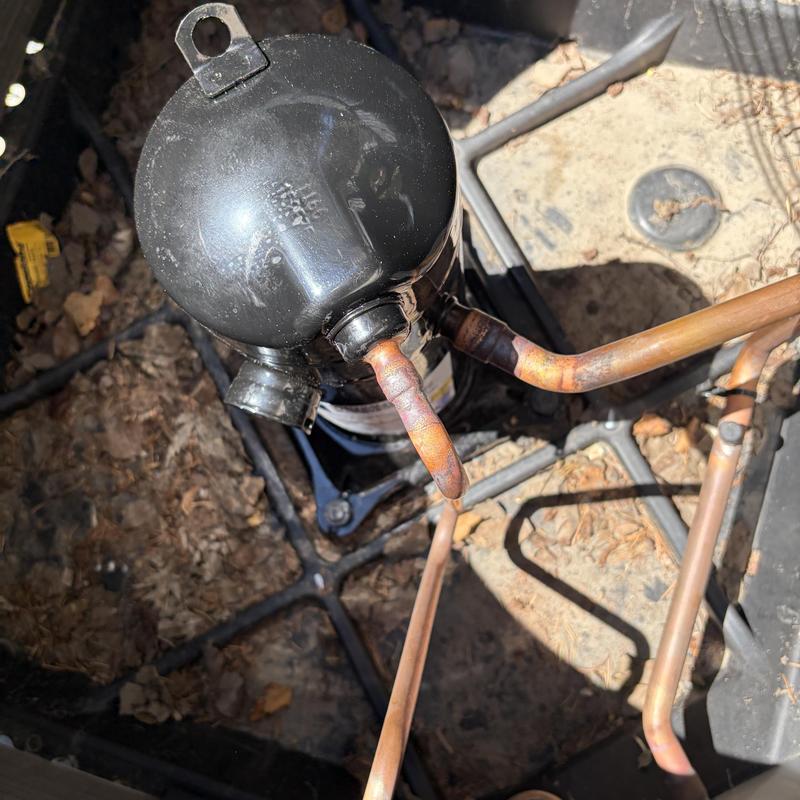 Ruud AC system compressor with copper refrigerant lines Ruud AC system compressor with copper refrigerant lines