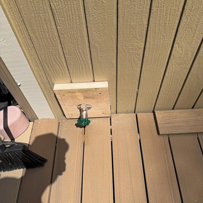 Frost-free hose bib with weatherproof mounting Frost-free hose bib with weatherproof mounting