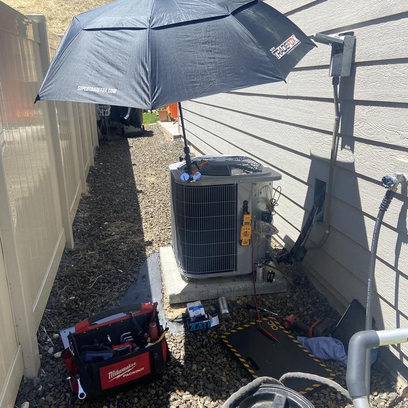 Condenser compressor unit with diagnostic tools and umbrella shade Condenser compressor unit with diagnostic tools and umbrella shade