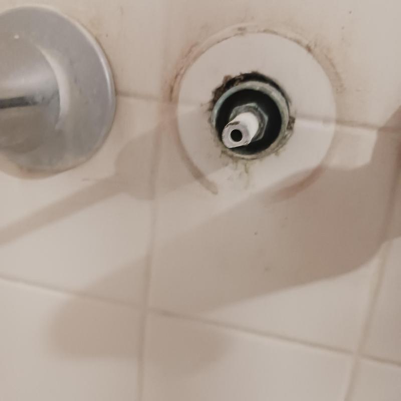 Shower valve stem with damaged cartridge socket