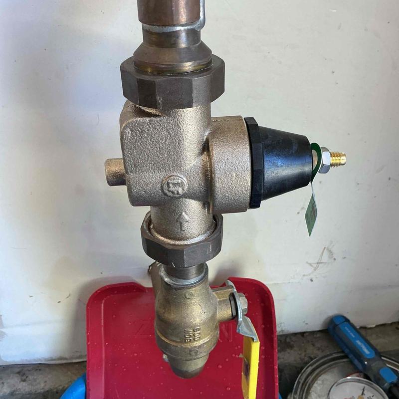 Watts 1 D.U.C. pressure regulator valve installation