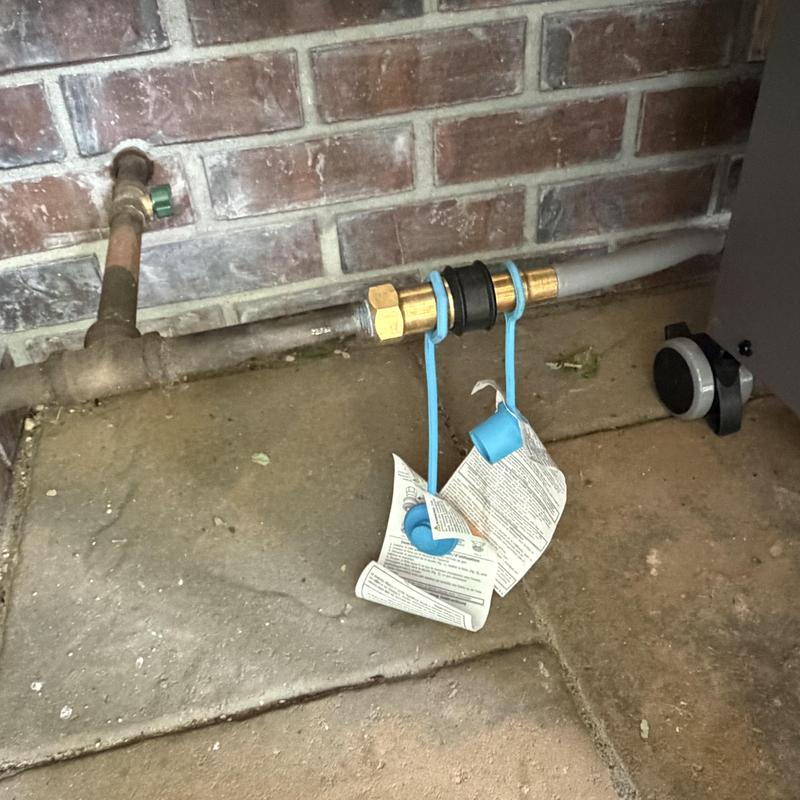 Natural gas barbecue quick-connect fitting installation