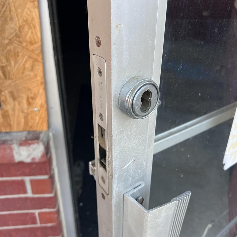 Door lock cylinder on front metal door without knob