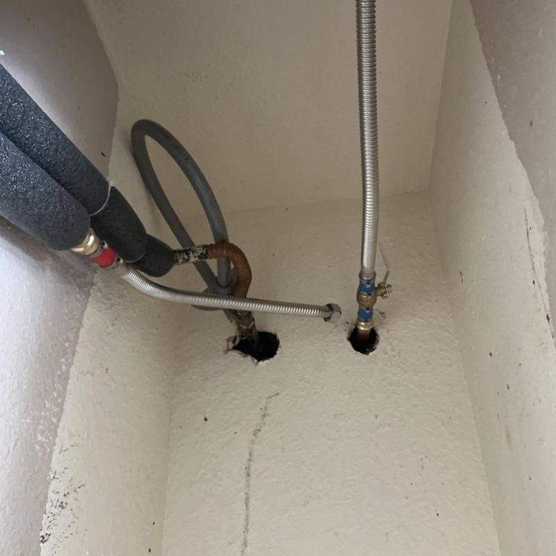 Electric water heater supply lines and connectors installation Electric water heater supply lines and connectors installation