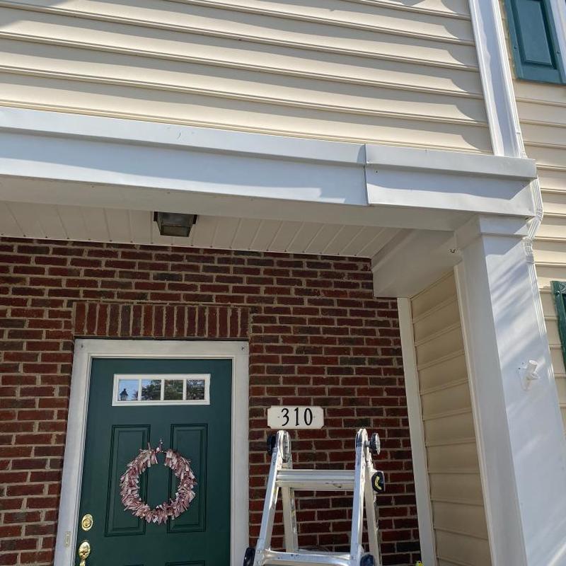 Metal fascia and vinyl siding on home exterior