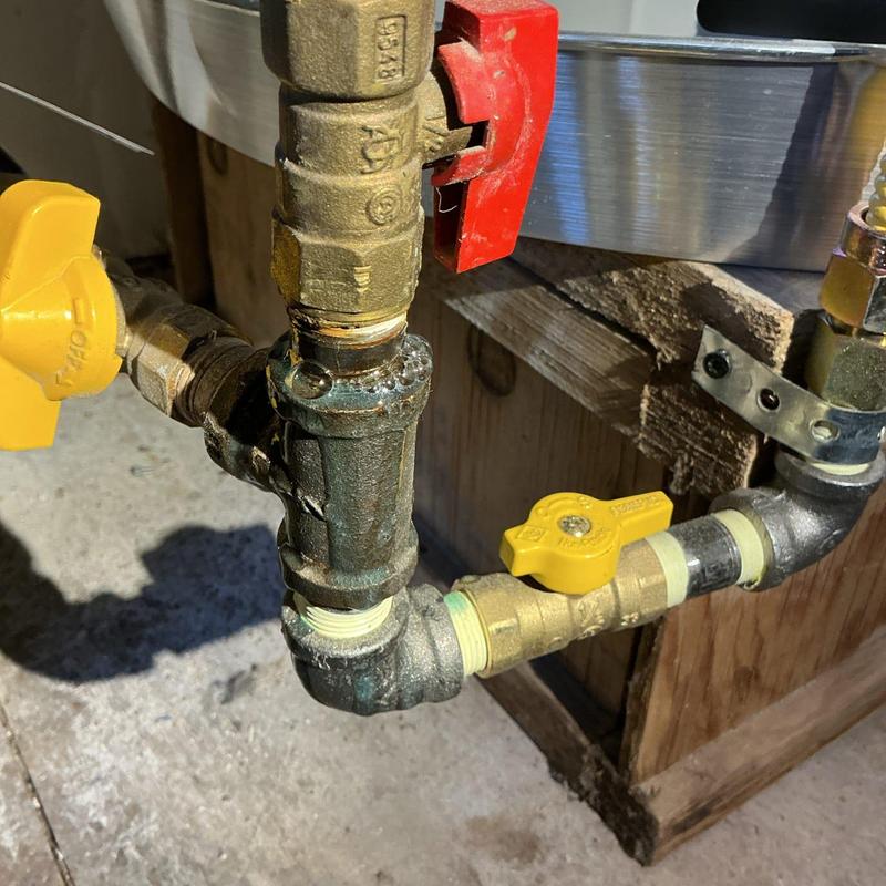 Gas piping with shutoff valves and test tee installation Gas piping with shutoff valves and test tee installation