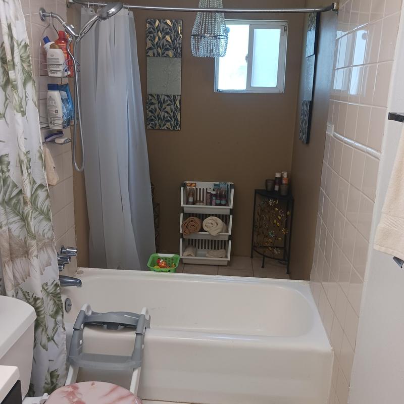 Bathtub with shower valve and AquaPEX piping installation