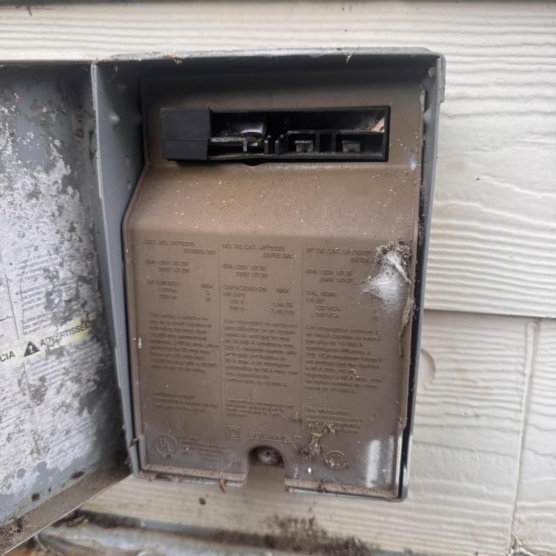 Heat pump disconnect box with dust and debris buildup