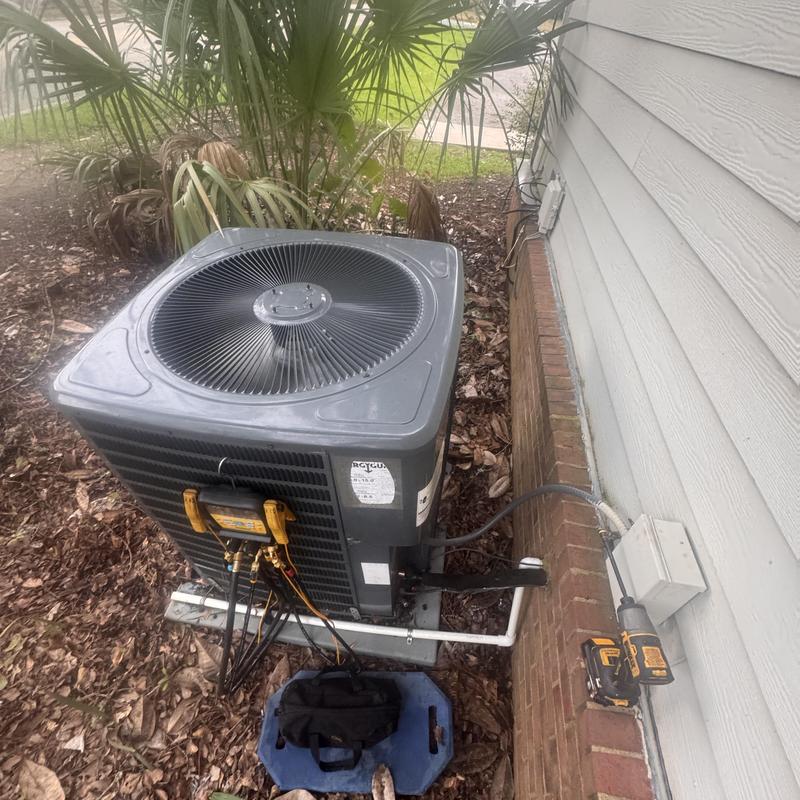 Heat pump outdoor unit with diagnostic gauges and tools