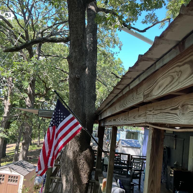 Tree removal near roof with bucket truck rigging Tree removal near roof with bucket truck rigging