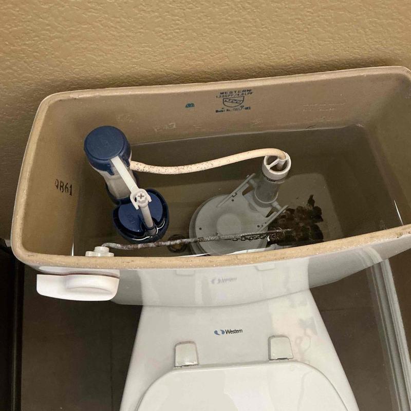 Toilet fill valve inside tank with water level