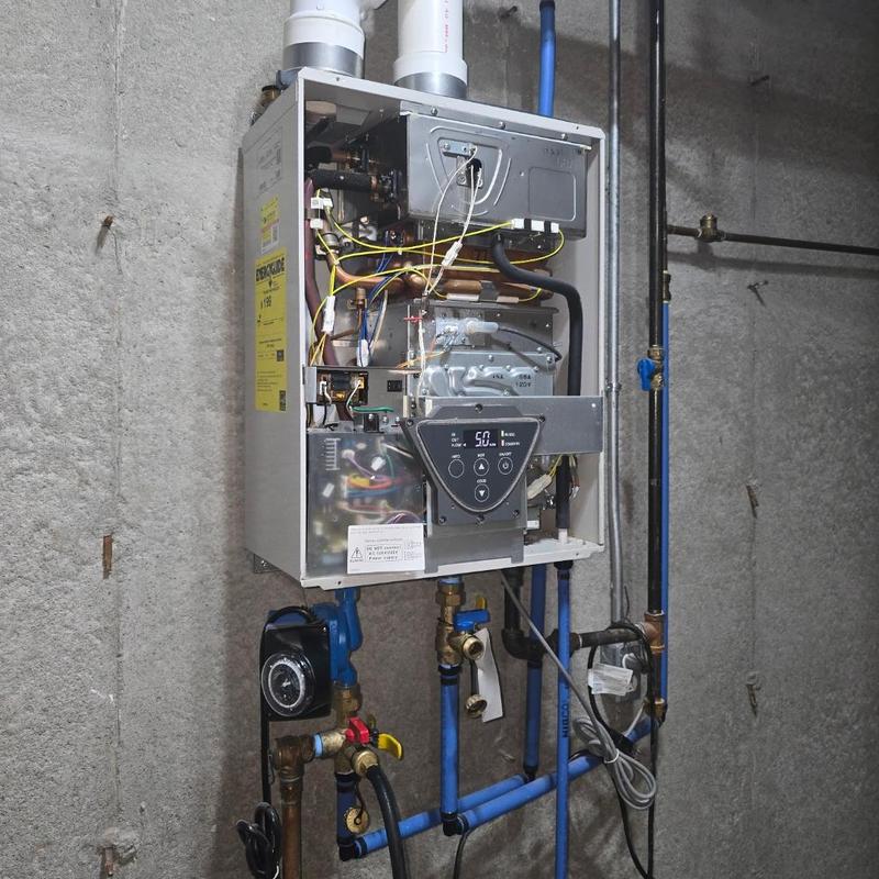 Tankless water heater with exposed internal components