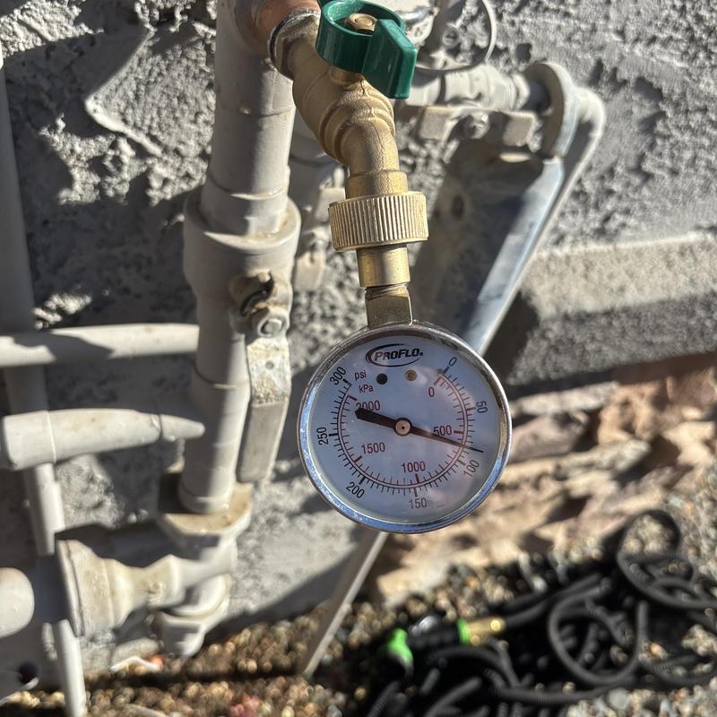 Pressure regulator valve with attached pressure gauge