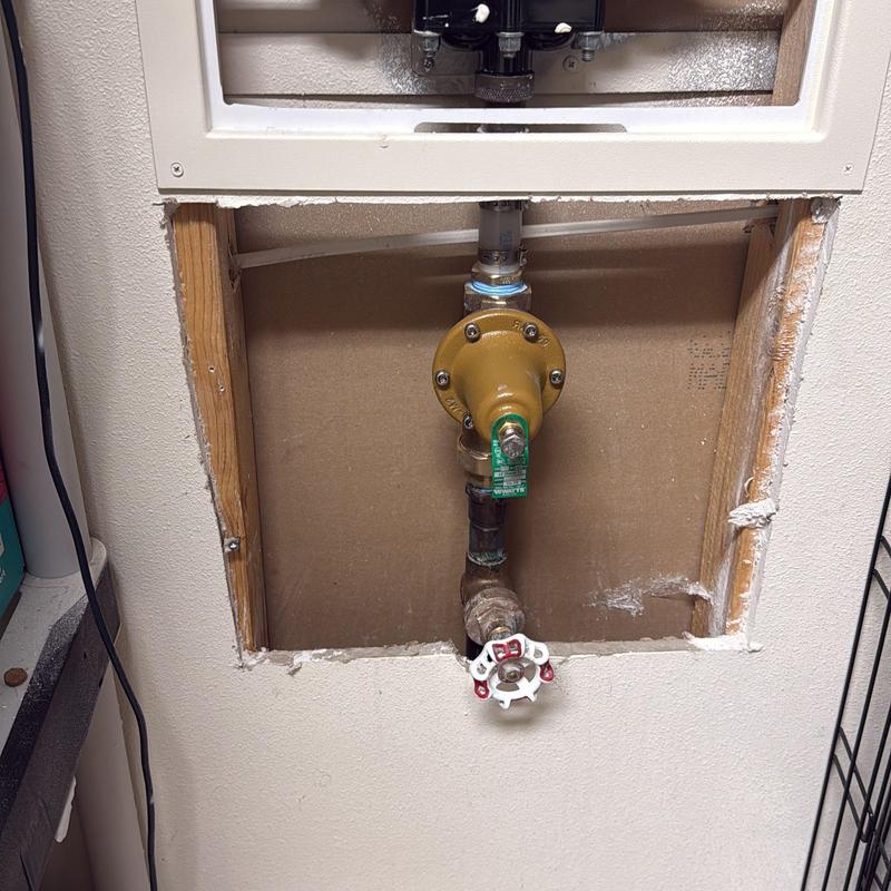 Pressure reducing valve installation with 1” PEX and double union Pressure reducing valve installation with 1” PEX and double union