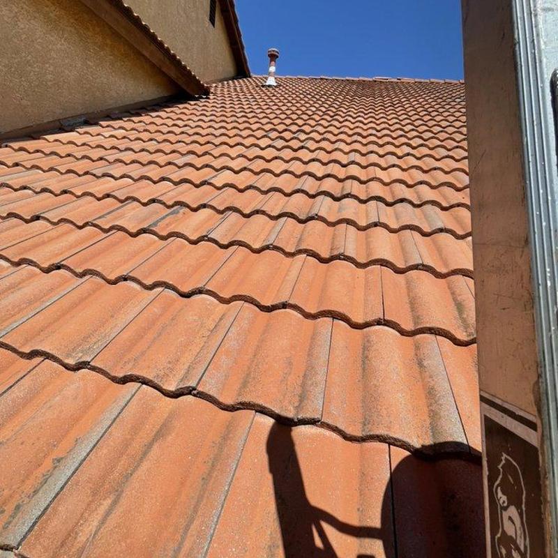 Tile roofing system with tile alignment and sealing Tile roofing system with tile alignment and sealing