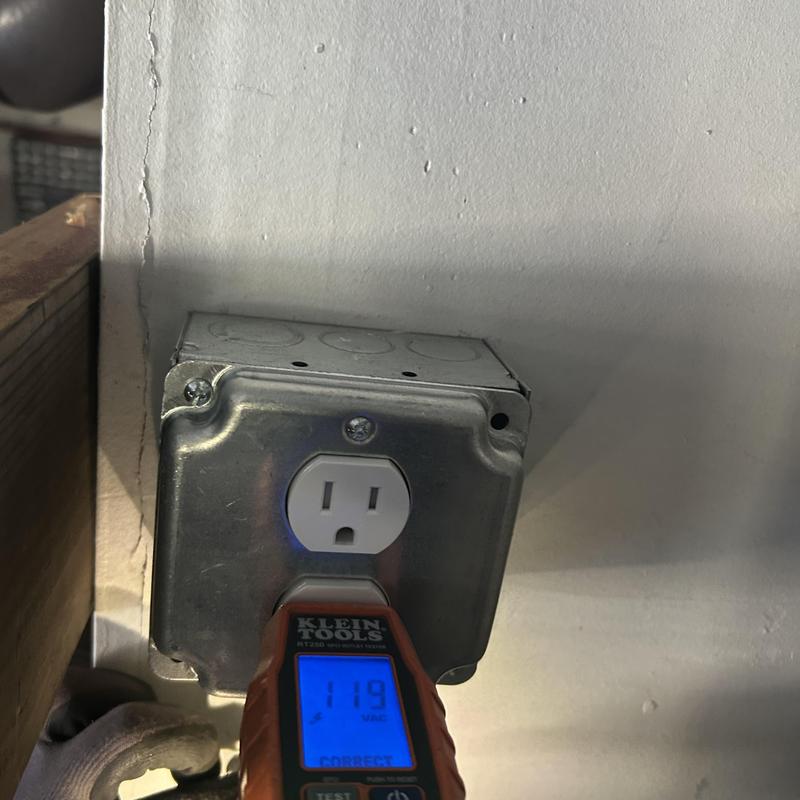 Tankless water heater receptacle with voltage tester Tankless water heater receptacle with voltage tester