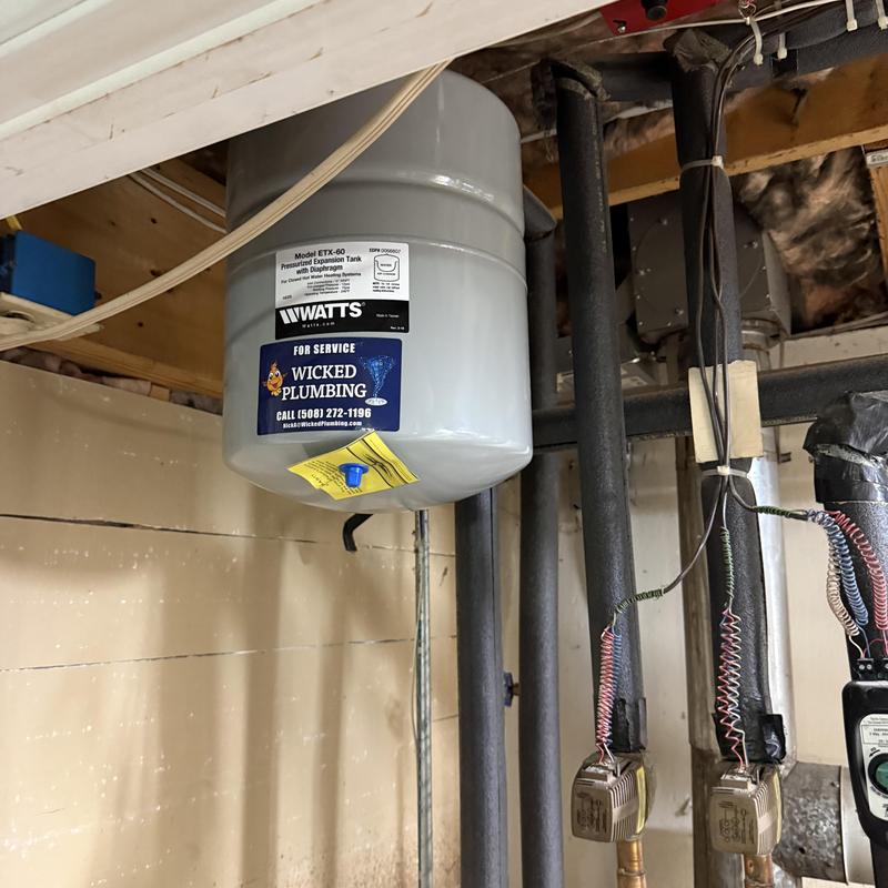 Pressurized expansion tank installation near boiler system