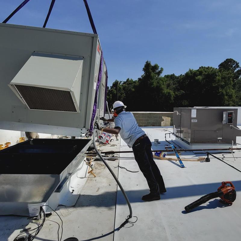 RTU unit installation on commercial rooftop