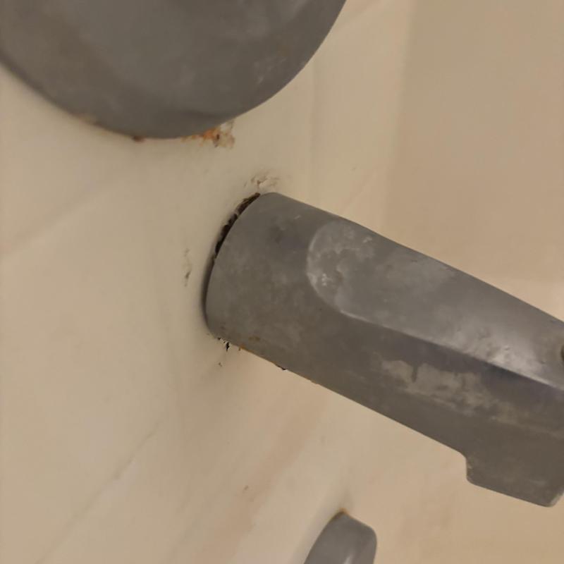 Tub spout and shower plate caulking sealing Tub spout and shower plate caulking sealing