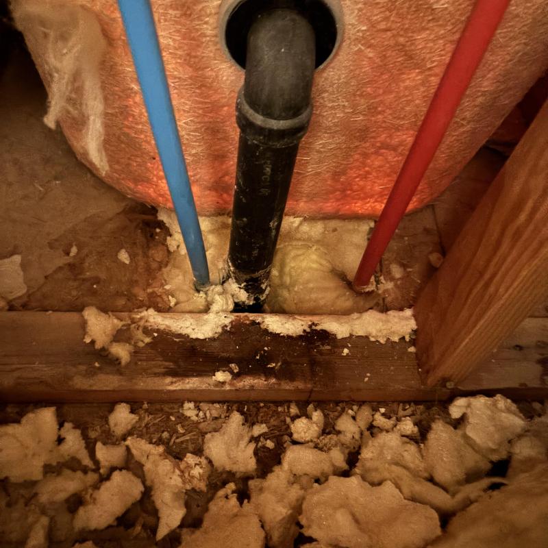 Tub drain pipe and water supply lines with insulation Tub drain pipe and water supply lines with insulation