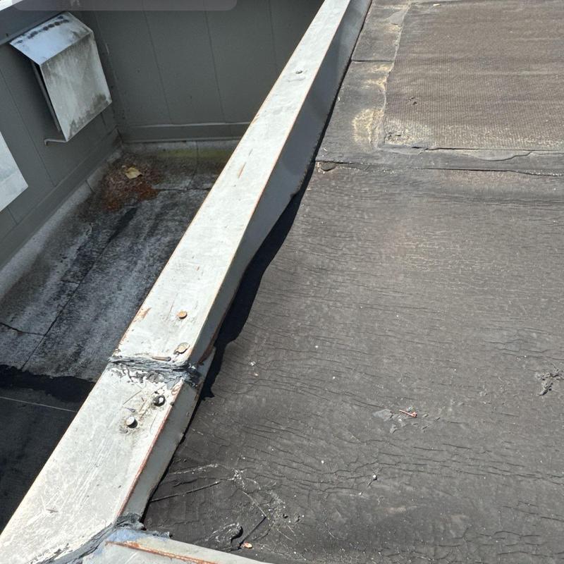Flat roof membrane with metal flashing edge detail Flat roof membrane with metal flashing edge detail