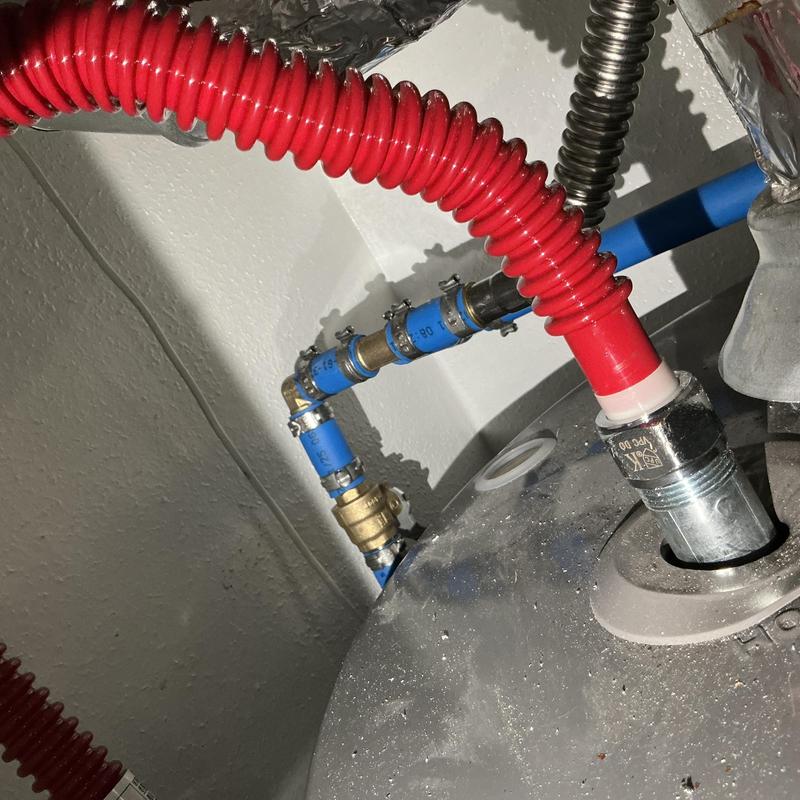 PEX water heater connection with sediment trap and expansion tank PEX water heater connection with sediment trap and expansion tank