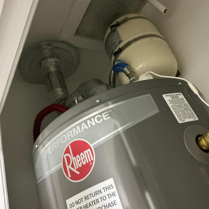 Water heater with expansion tank and sediment trap installation Water heater with expansion tank and sediment trap installation