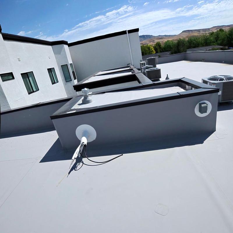 Air-conditioning supply disconnect on commercial roof