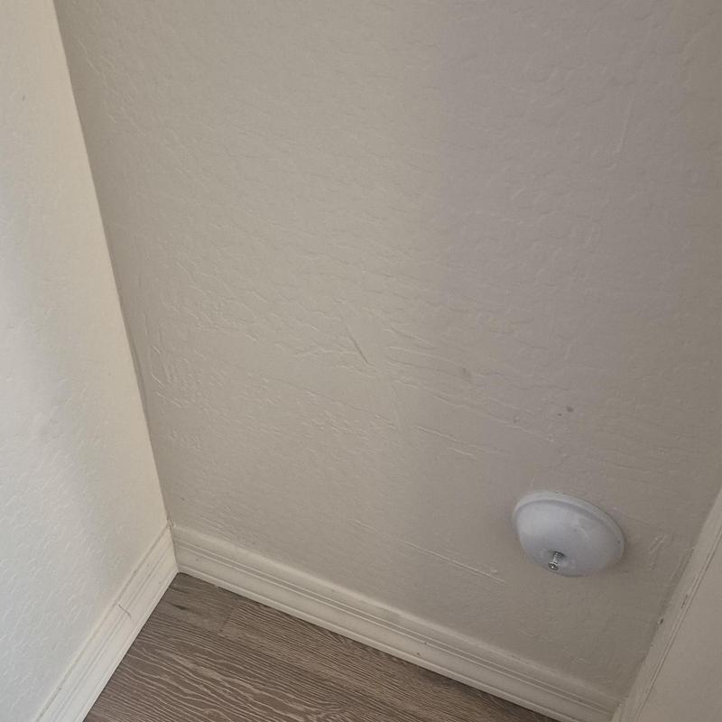Closet corner with drywall and ceiling light fixture