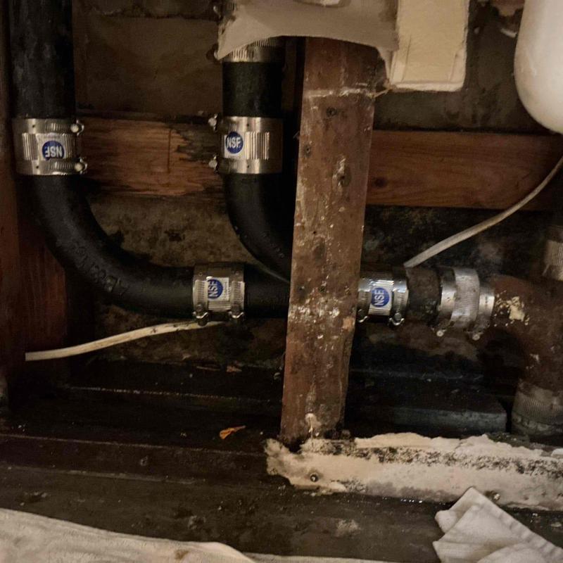 No-hub ABS drain pipe fittings with repair bands