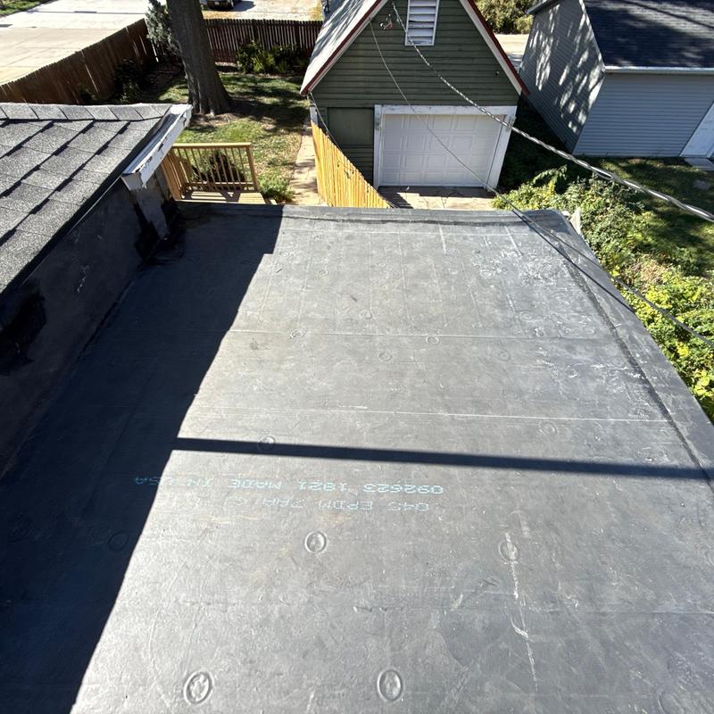 EPDM flat roof with Carlisle Sure-Seal Kleen sheet EPDM flat roof with Carlisle Sure-Seal Kleen sheet