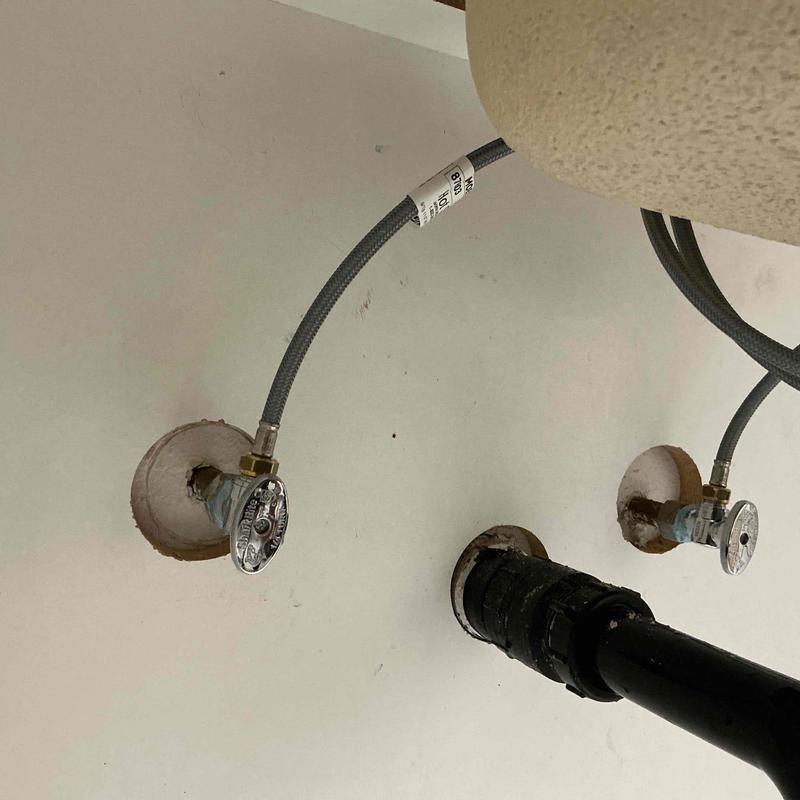 Angle stop valve bodies with supply lines in wall