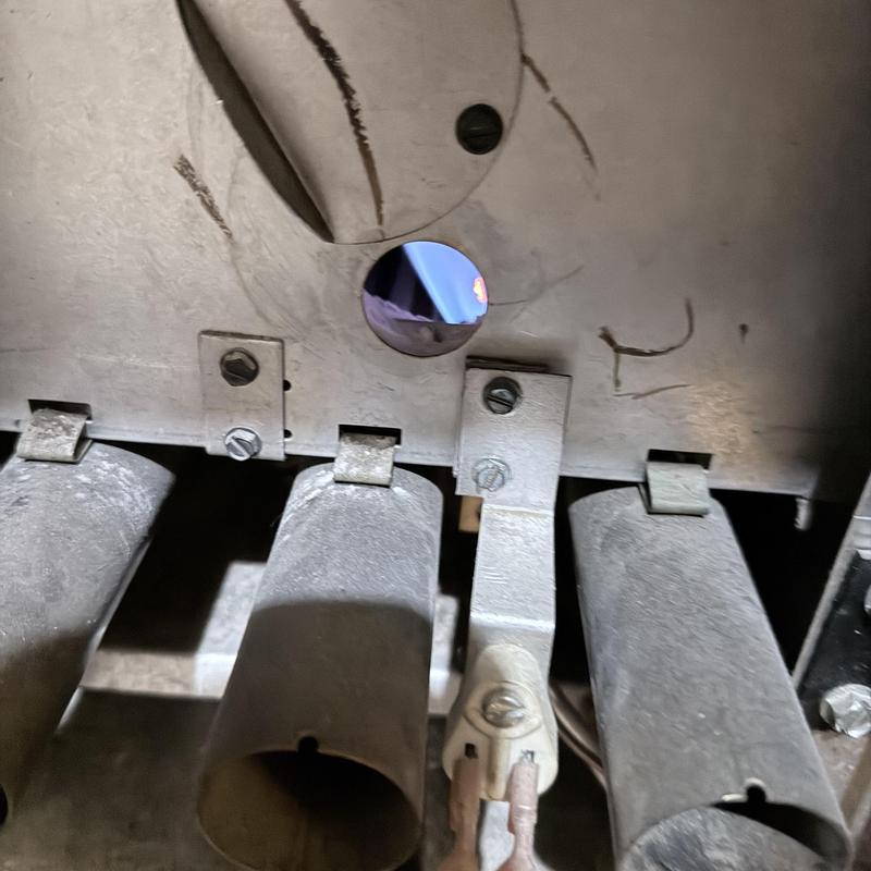 Gas valve and burners for range with pilot flame