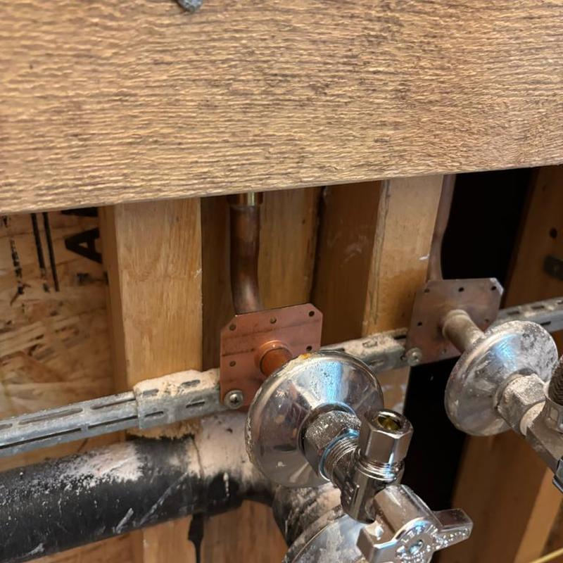 Copper hot water line with 14-turn angle stop valve Copper hot water line with 14-turn angle stop valve