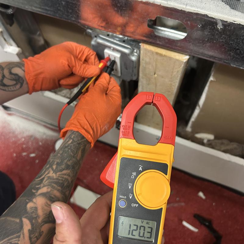 120V tamper resistant receptacle voltage testing in junction box