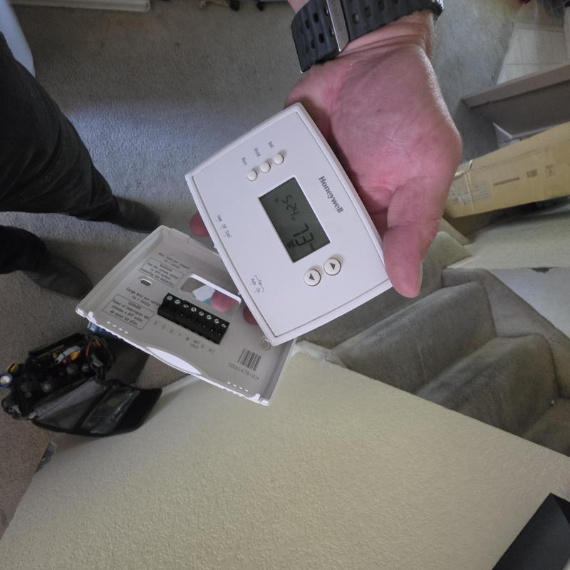Honeywell thermostat held during replacement job