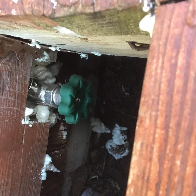Anti-siphon hose bib valve with insulation foam