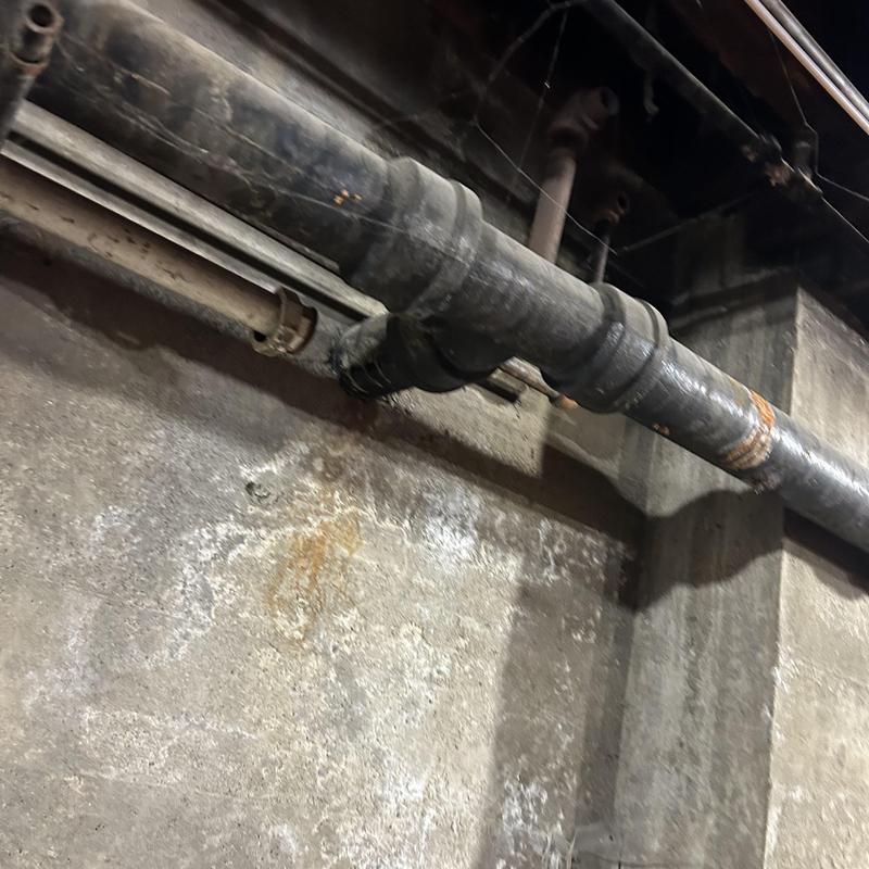 Cast iron mainline pipe in commercial building ceiling