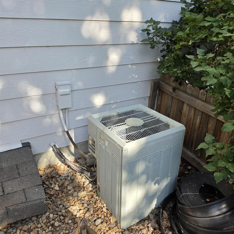 Trane air conditioner TTB036C100A1 with refrigerant leak