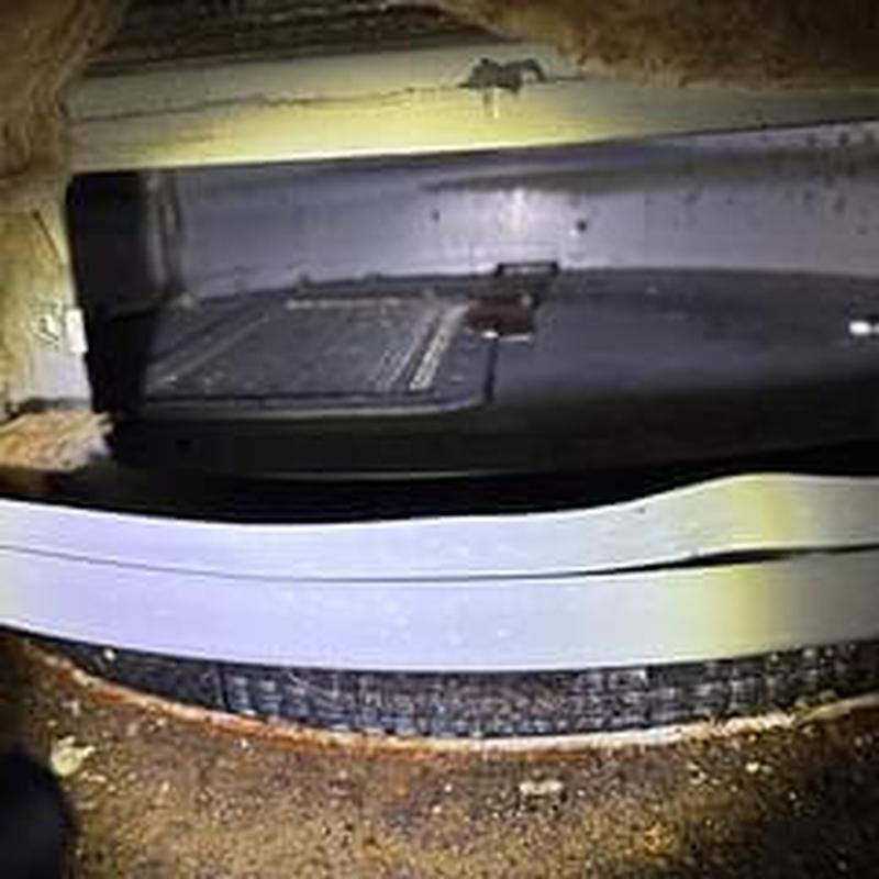 Water heater burner chamber cleaning and pilot light lighting Water heater burner chamber cleaning and pilot light lighting