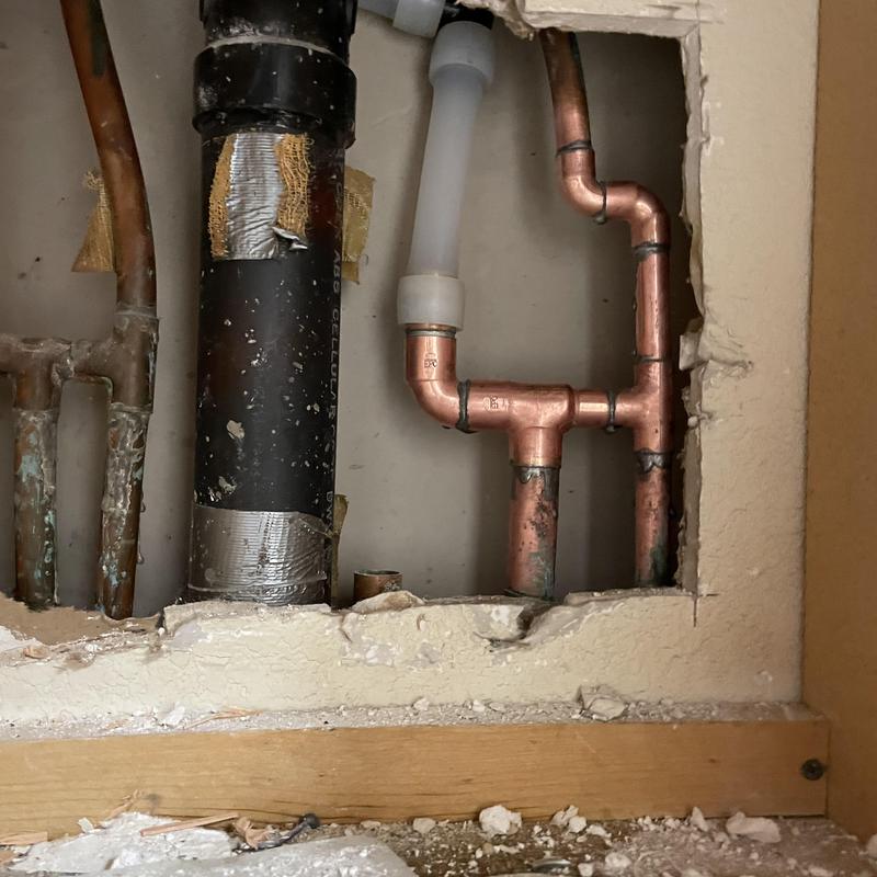 Copper cold water distribution manifold with piping