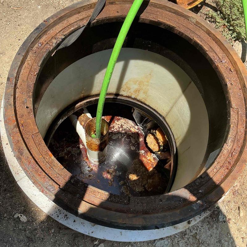 Grease interceptor with hydro-jetting hose inserted