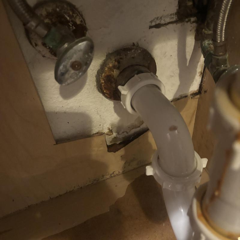 P-trap drain pipe connection with rusted wall flange